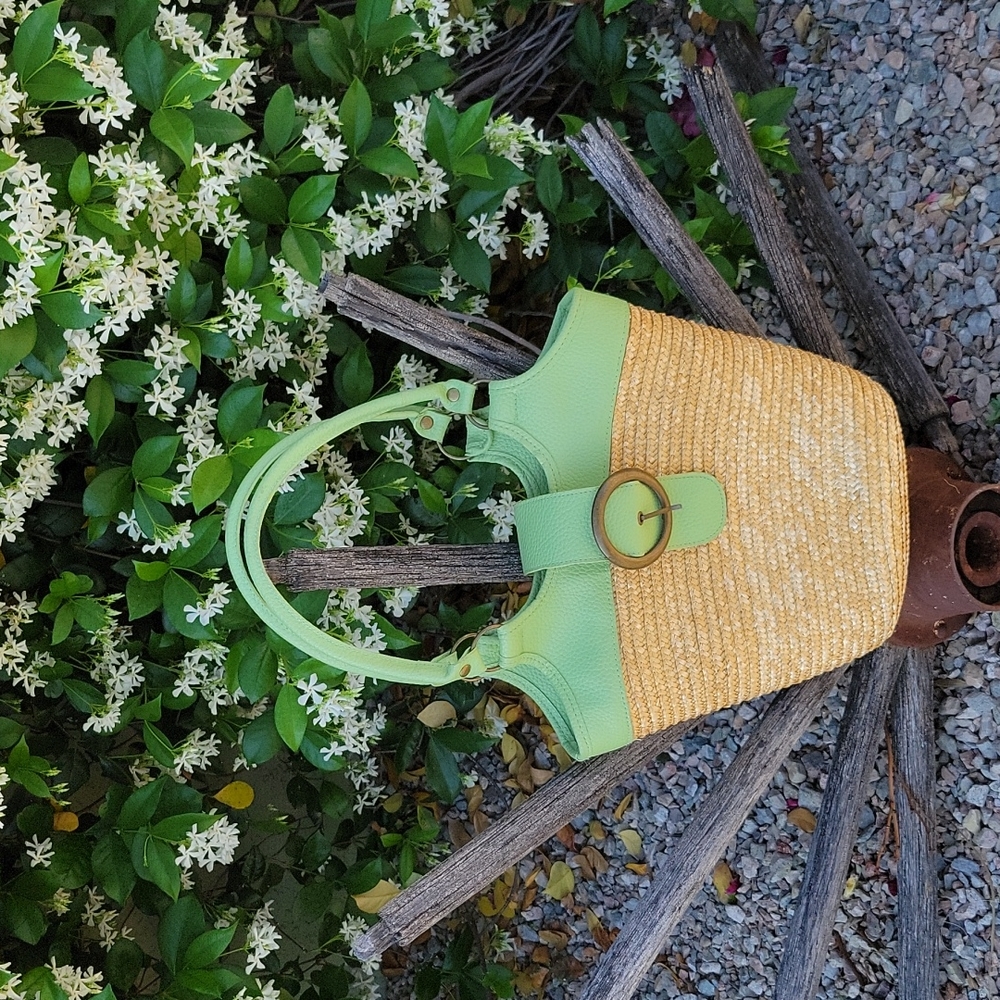 Straw and leather Tote/Purse Yellow Straw and Light Green Top Snap Closure